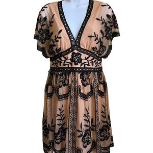Women’s altar’d state beige black midi Shirt short sleeve V neck dress Medium